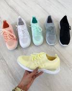 Must Ülikerged Ja Mugavad Vabaaja Jalanõud