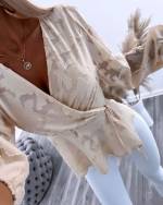 Melns Aptinama Blūze Ar Ziedu Rakstu