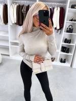 Mīksts džemperis ar augstu apkakli