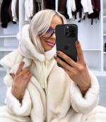 Must Kaelusega Müts