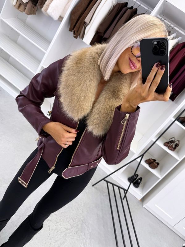 Tumepunane Kuldsete Detailidega Karvaga Tagi