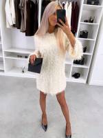 Gaiši Bēša Maiga, Brīvi Krītoša Kleita Ar Fliteriem