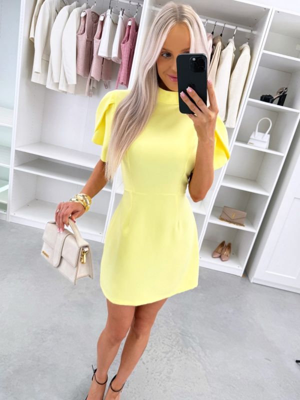 Kollane Volangidega Kleit