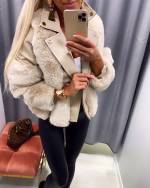 Smėlio Spalvos Trumpi Dirbtinio Kailio Kailiniai