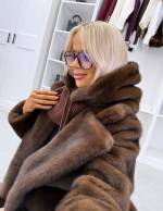 Must Kaelusega Müts