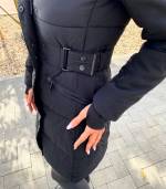 Must Suure Karvase Kapuutsiga Kehasse Talvemantel