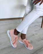 Must Ülikerged Ja Mugavad Vabaaja Jalanõud