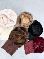 Must Kaelusega Müts