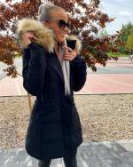 Must Suure Karvase Kapuutsiga Kehasse Talvemantel