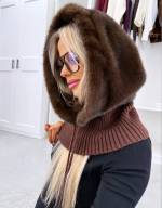 Must Kaelusega Müts