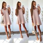 Violetinė Krentančio Audinio Suknelė Su Aukšta Apykakle