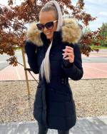 Must Suure Karvase Kapuutsiga Kehasse Talvemantel