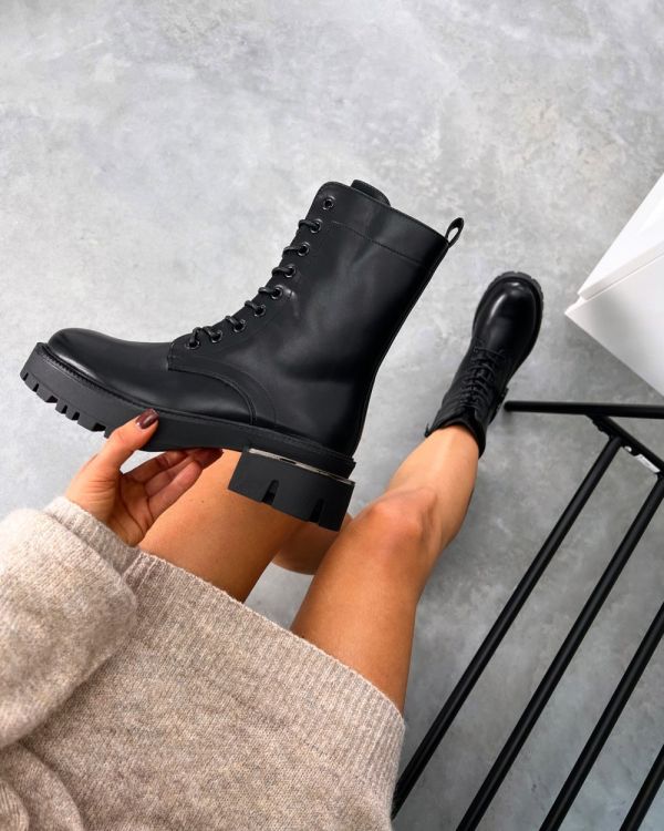 Black Lace-up Comfortable Boots