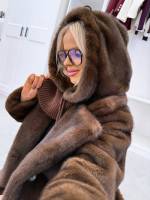 Must Kaelusega Müts