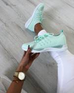 Must Ülikerged Ja Mugavad Vabaaja Jalanõud