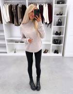 Šviesiai Smėlio Spalvos Minkštas Megztinis Aukštu Kaklu