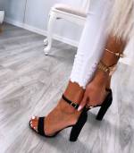 Zelta Atvērtas Sandales Ar Bloka Papēdi Un Lentēm