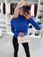 Mīksts džemperis ar augstu apkakli