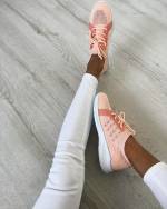 Must Ülikerged Ja Mugavad Vabaaja Jalanõud