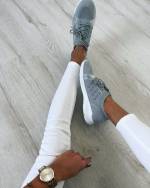 Must Ülikerged Ja Mugavad Vabaaja Jalanõud