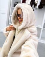 Must Kaelusega Müts