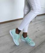 Must Ülikerged Ja Mugavad Vabaaja Jalanõud