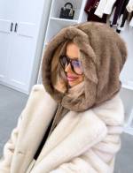 Must Kaelusega Müts