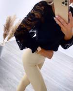 Smėlio Spalvos Minkštas Megztinis Su Nėrinių Rankovėmis