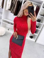 Tumepunane Venivast Kangast Kivide Ja Lõhikuga Kleit