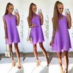 Smėlio Spalvos Krentančio Audinio Suknelė Su Aukšta Apykakle