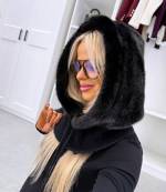 Tumepunane Kaelusega Müts