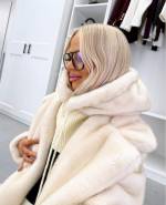 Must Kaelusega Müts