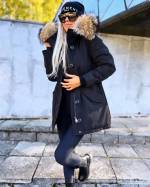 Melns Ziemas Jaka Ar Dabīgu Kažokādu Un Garāku Aizmugurējo Daļu