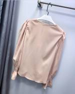 Must V-lõikega Langev Sifoonpluus