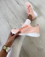 Must Ülikerged Ja Mugavad Vabaaja Jalanõud